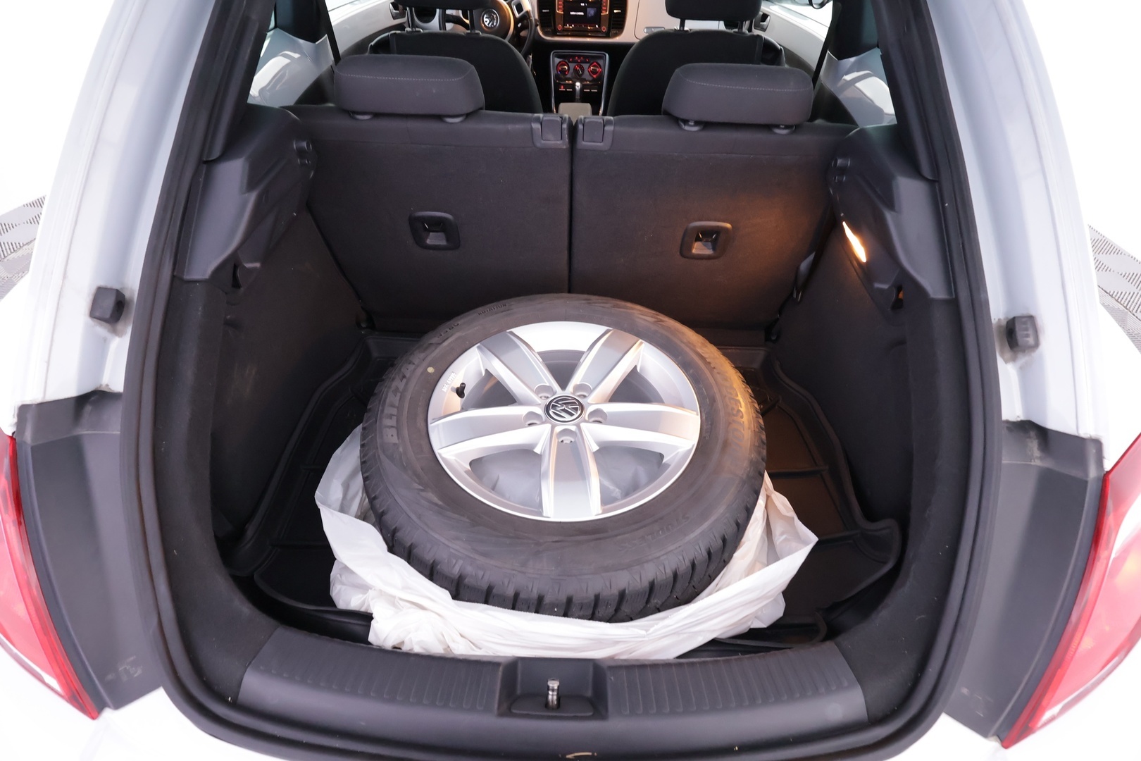 VOLKSWAGEN Beetle 2018