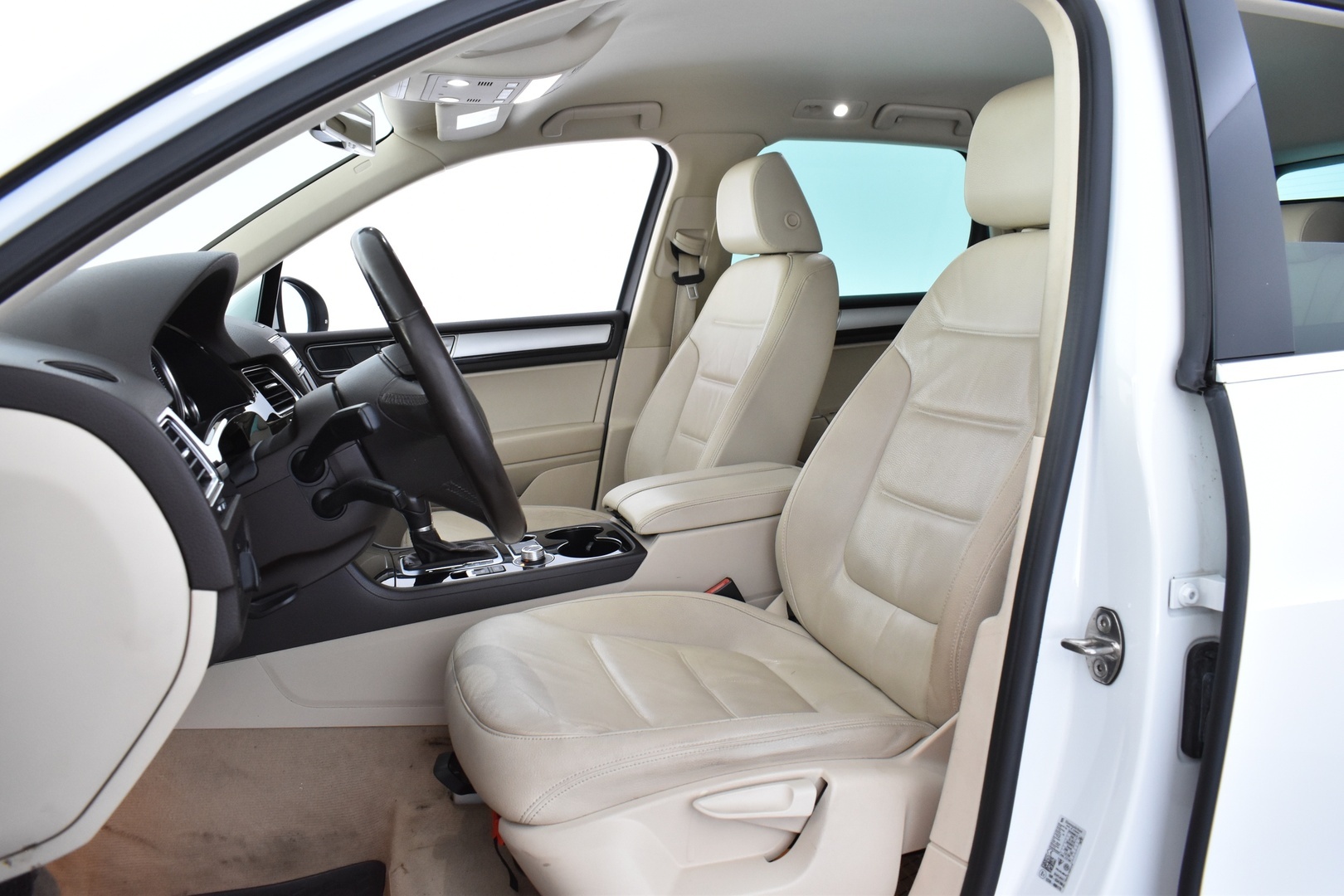 VOLKSWAGEN Touareg 2016