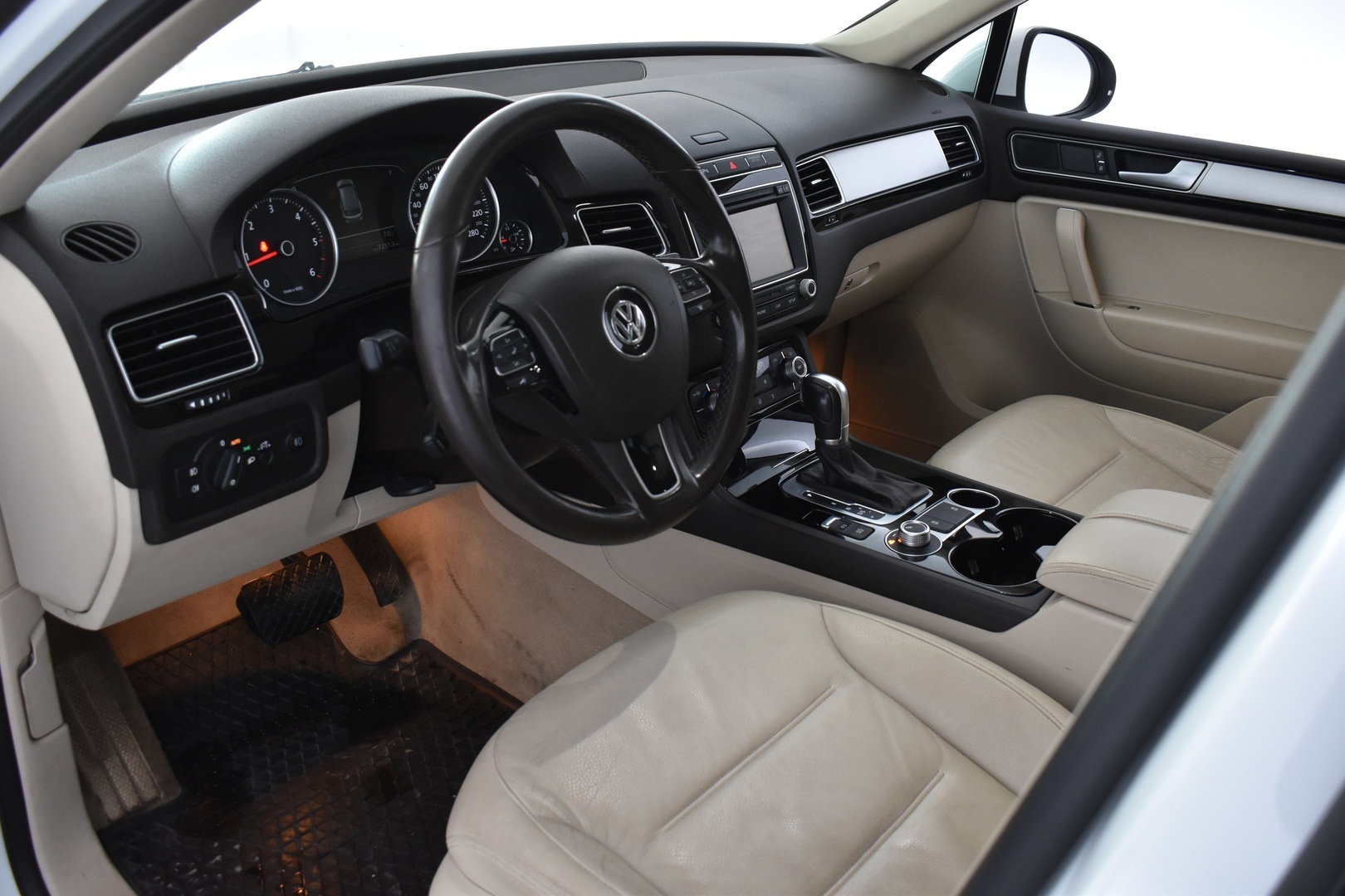 VOLKSWAGEN Touareg 2016