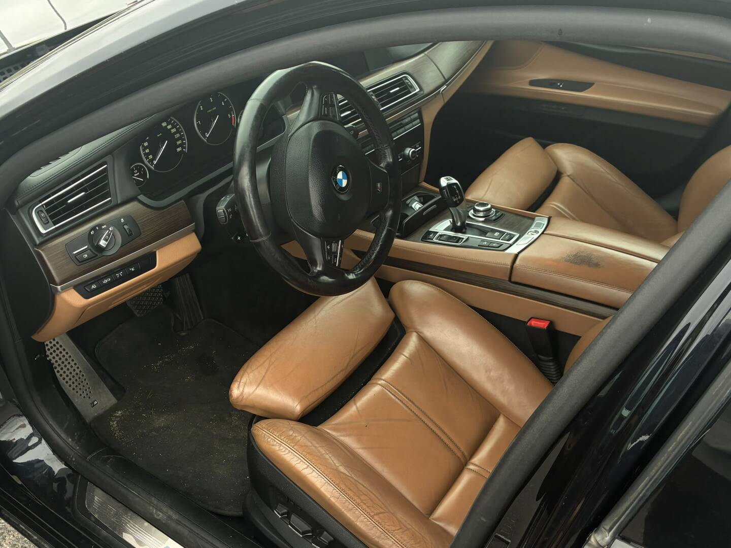 BMW 740 2011