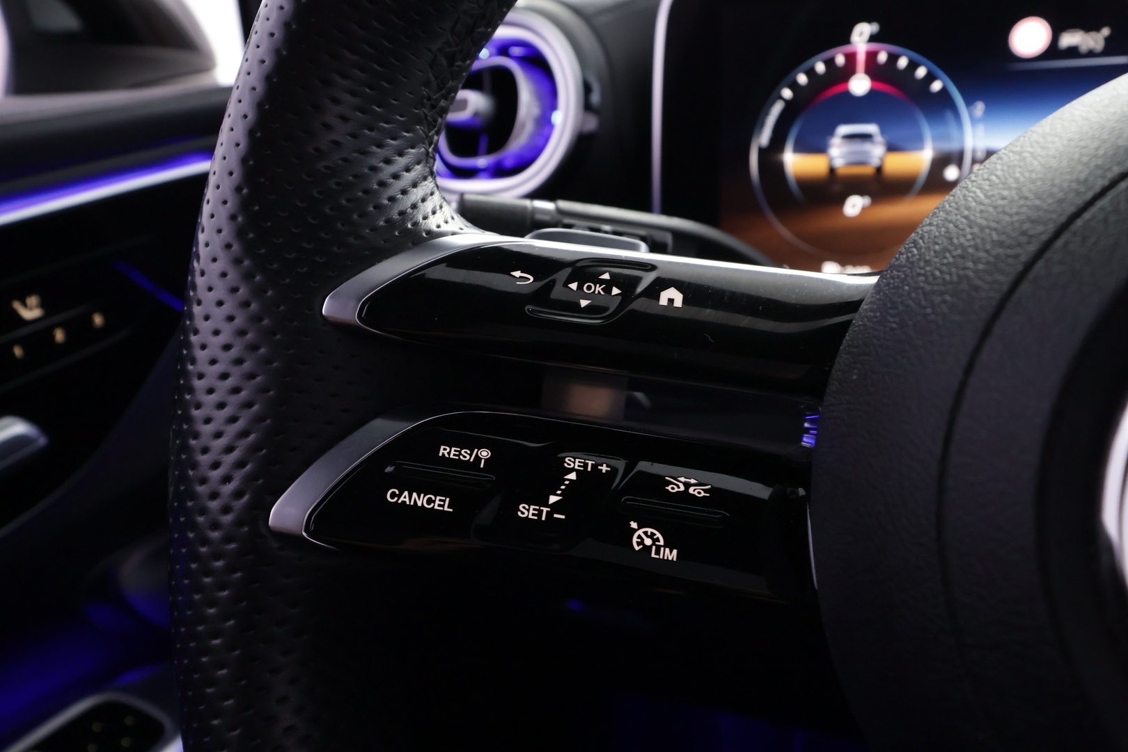 MERCEDES-BENZ GLC 2023