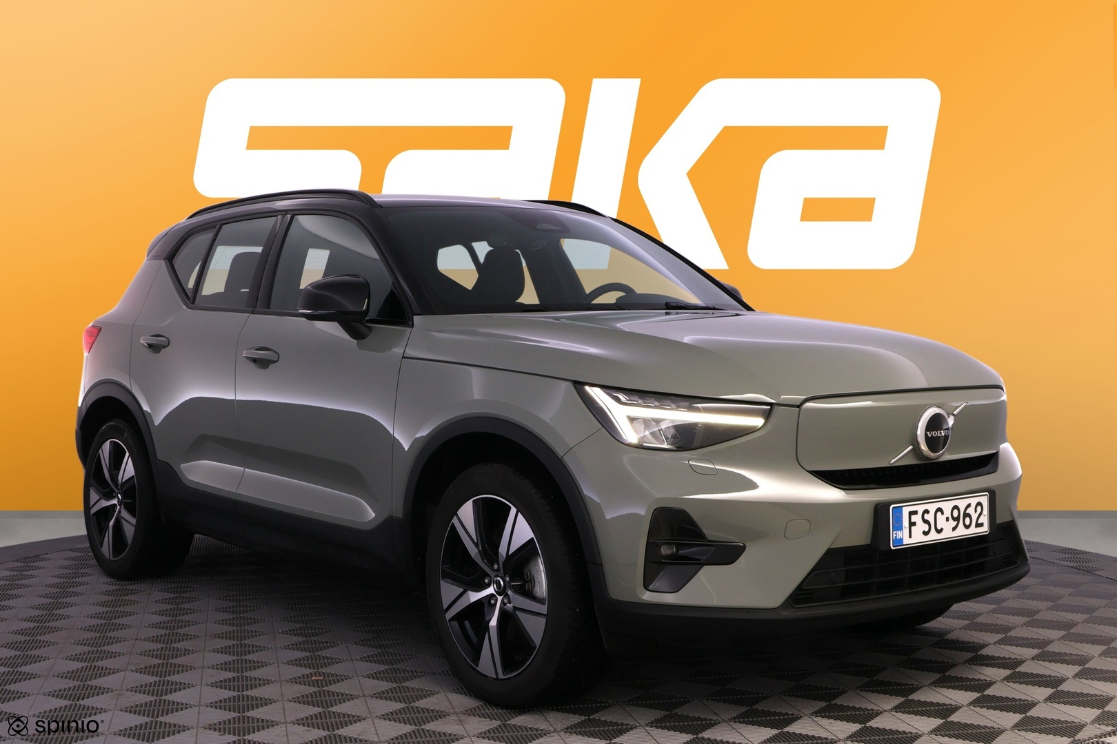 VOLVO XC40 2024