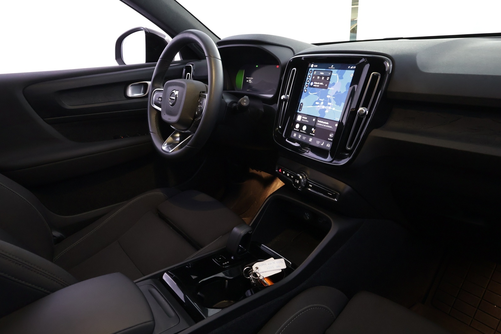 VOLVO XC40 2024