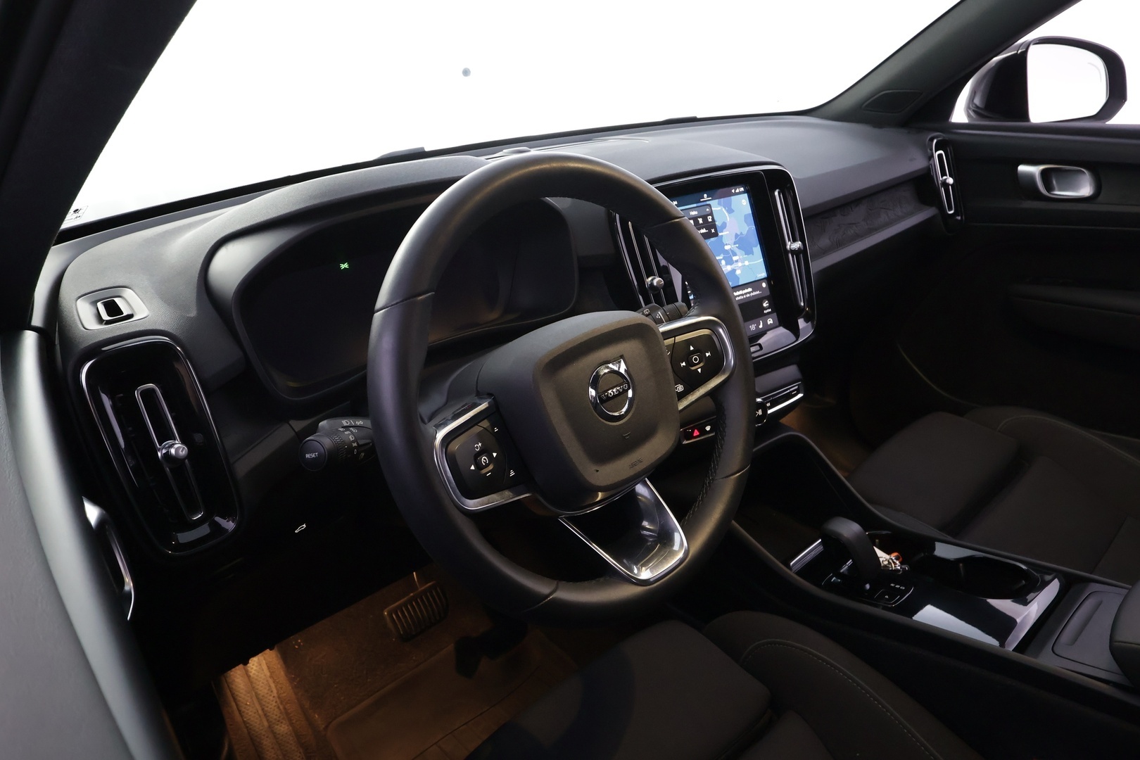VOLVO XC40 2024