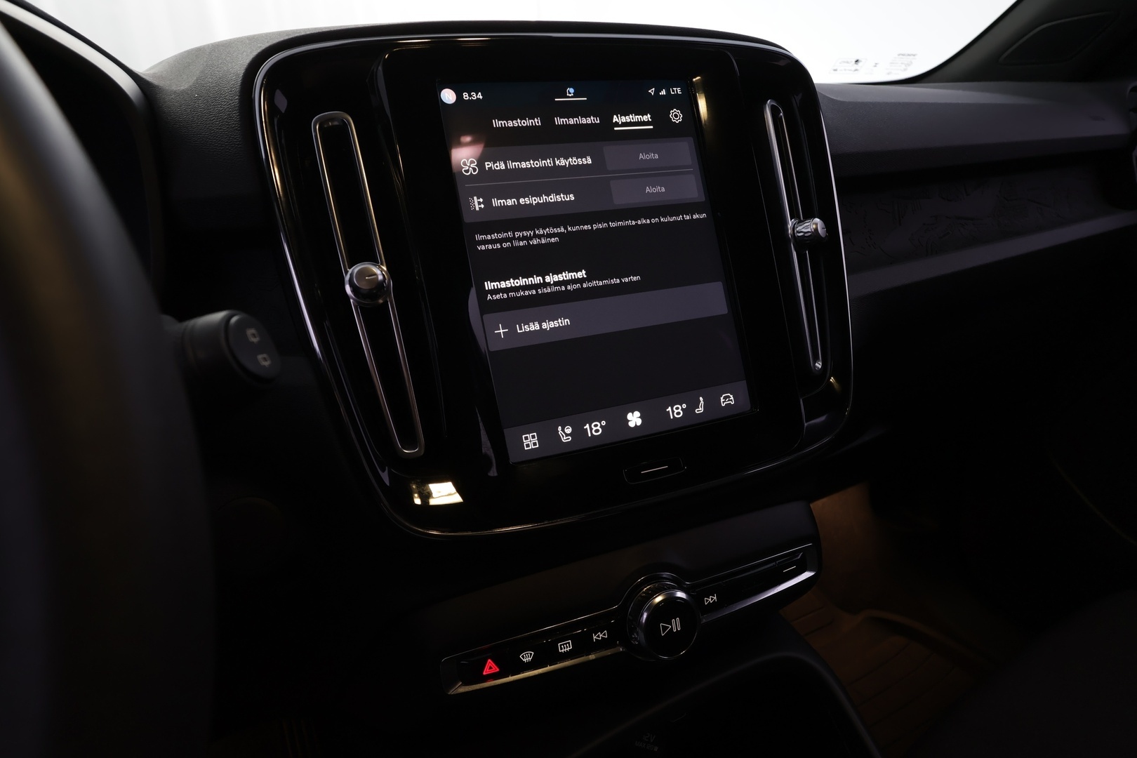 VOLVO XC40 2024
