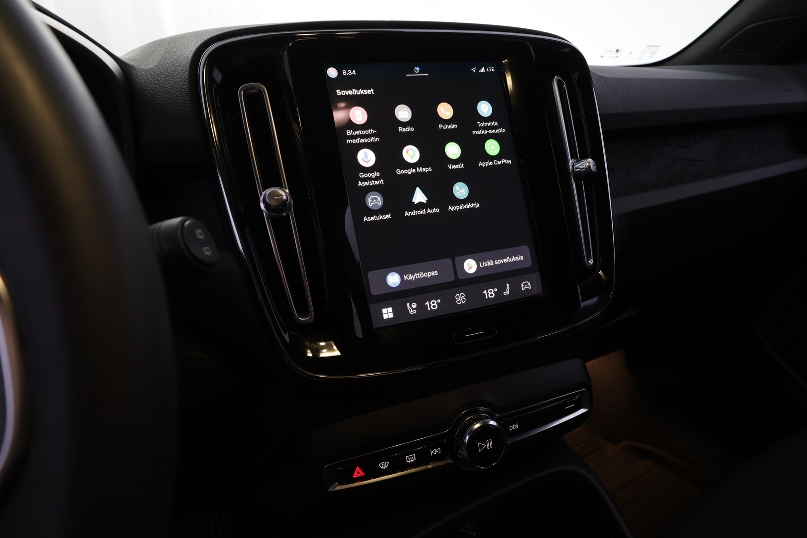 VOLVO XC40 2024