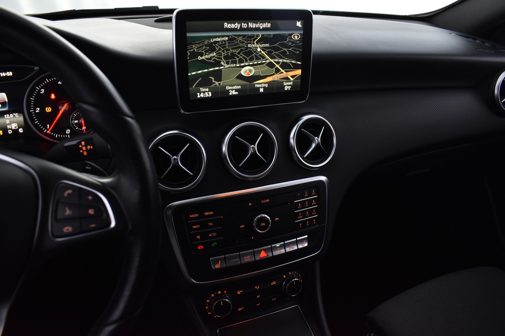 MERCEDES-BENZ A 2016