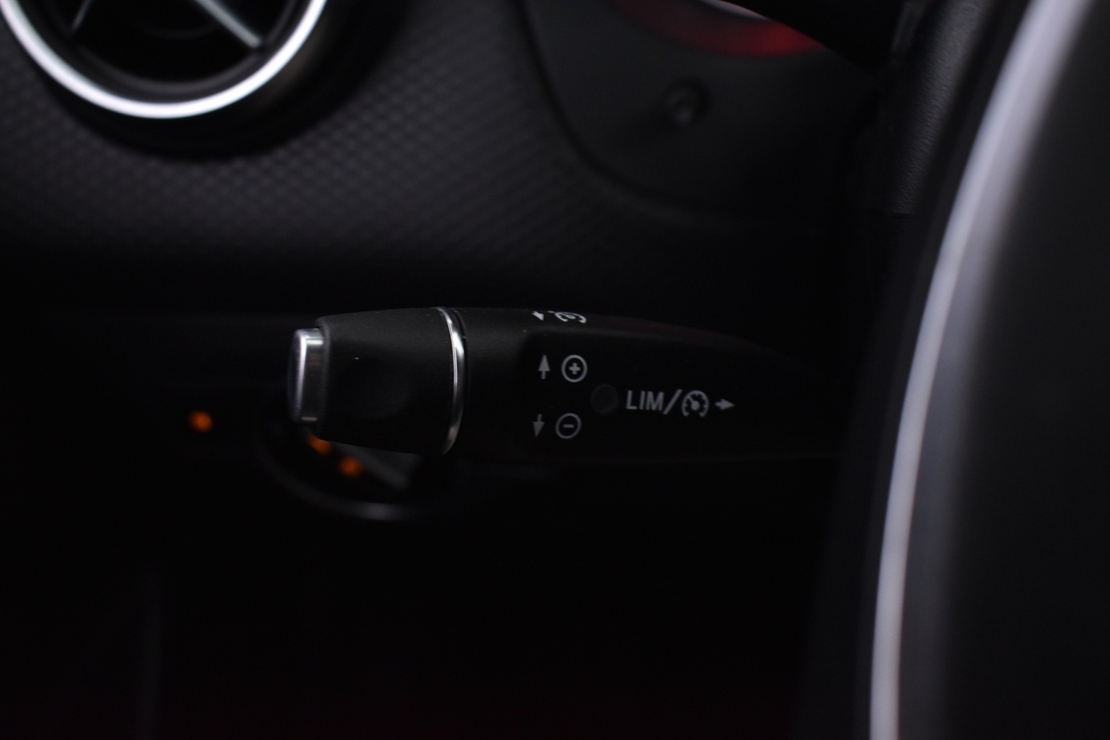 MERCEDES-BENZ A 2016