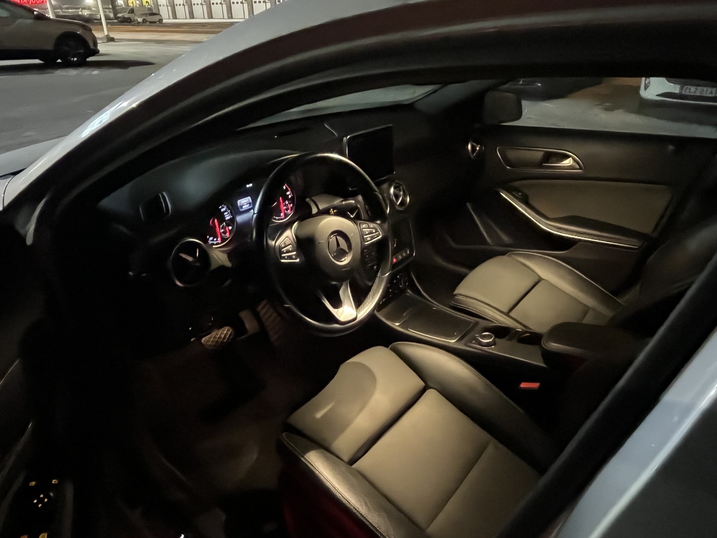 MERCEDES-BENZ A 2016