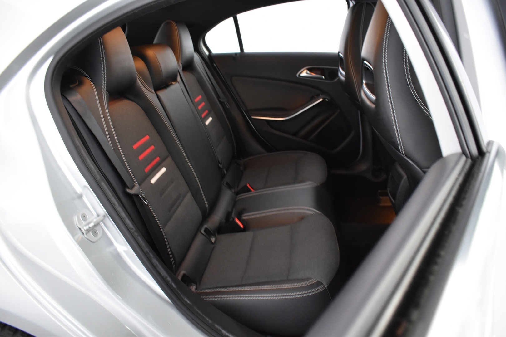 MERCEDES-BENZ A 2016