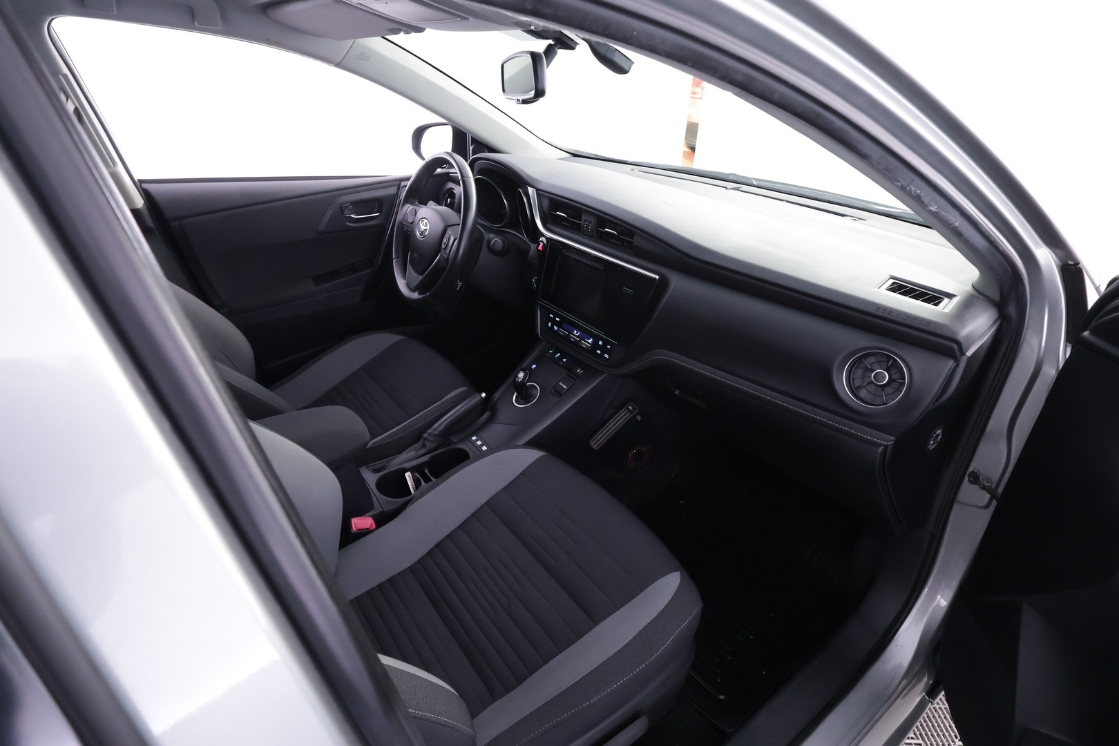 TOYOTA Auris 2016