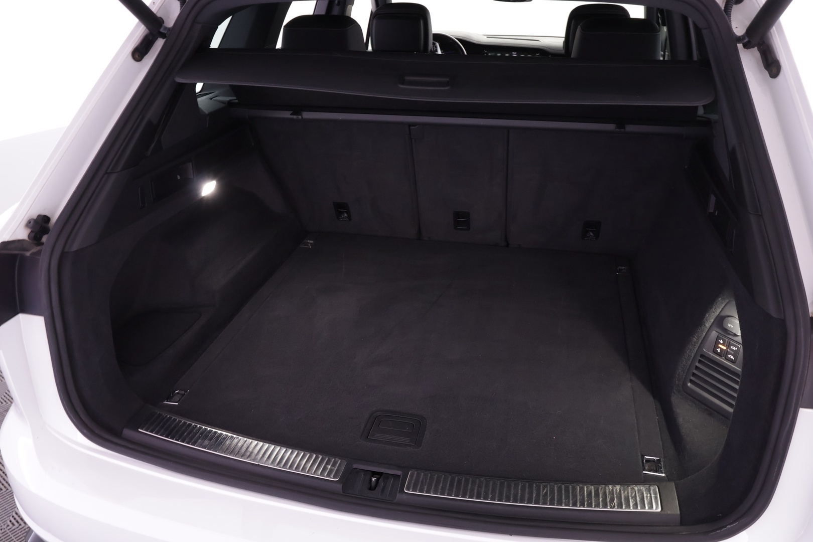VOLKSWAGEN Touareg 2019
