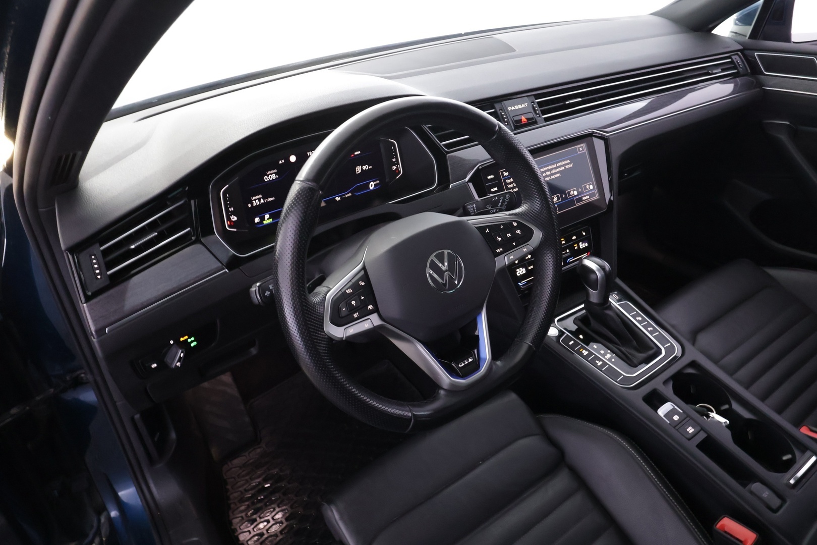 VOLKSWAGEN Passat 2022