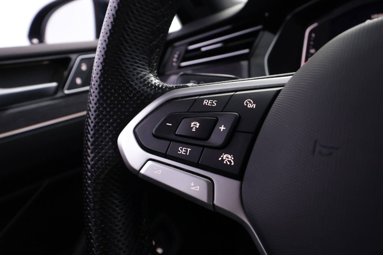 VOLKSWAGEN Passat 2022