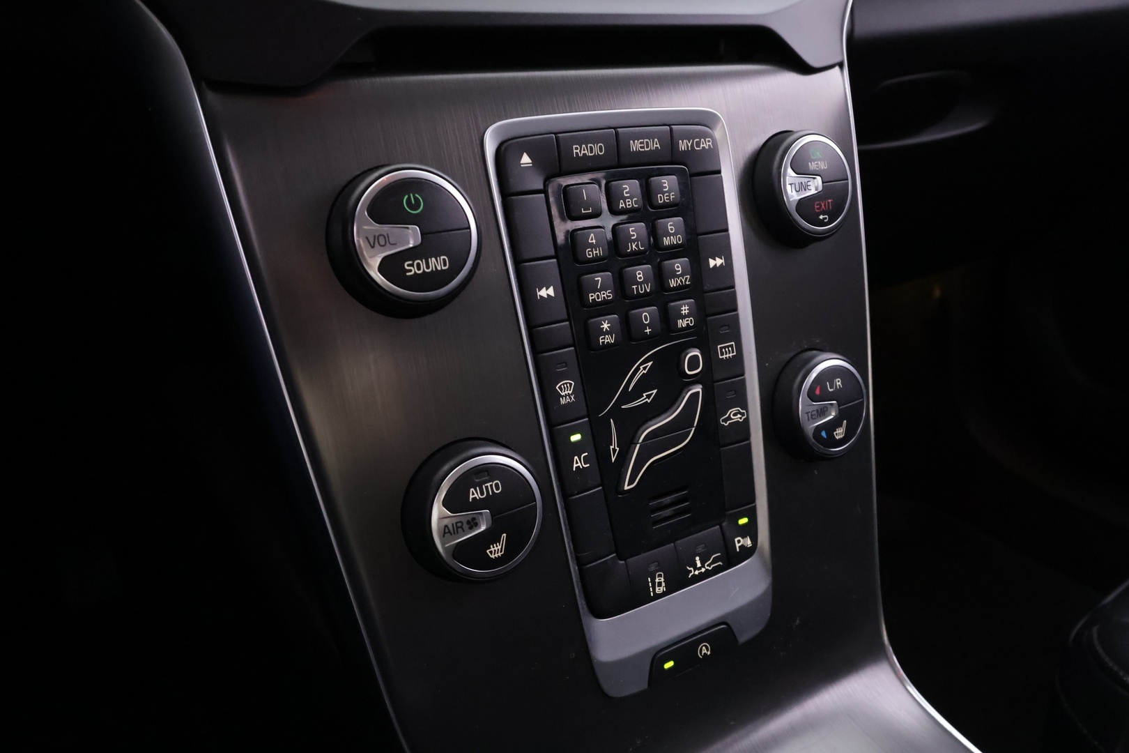 VOLVO V40 2013