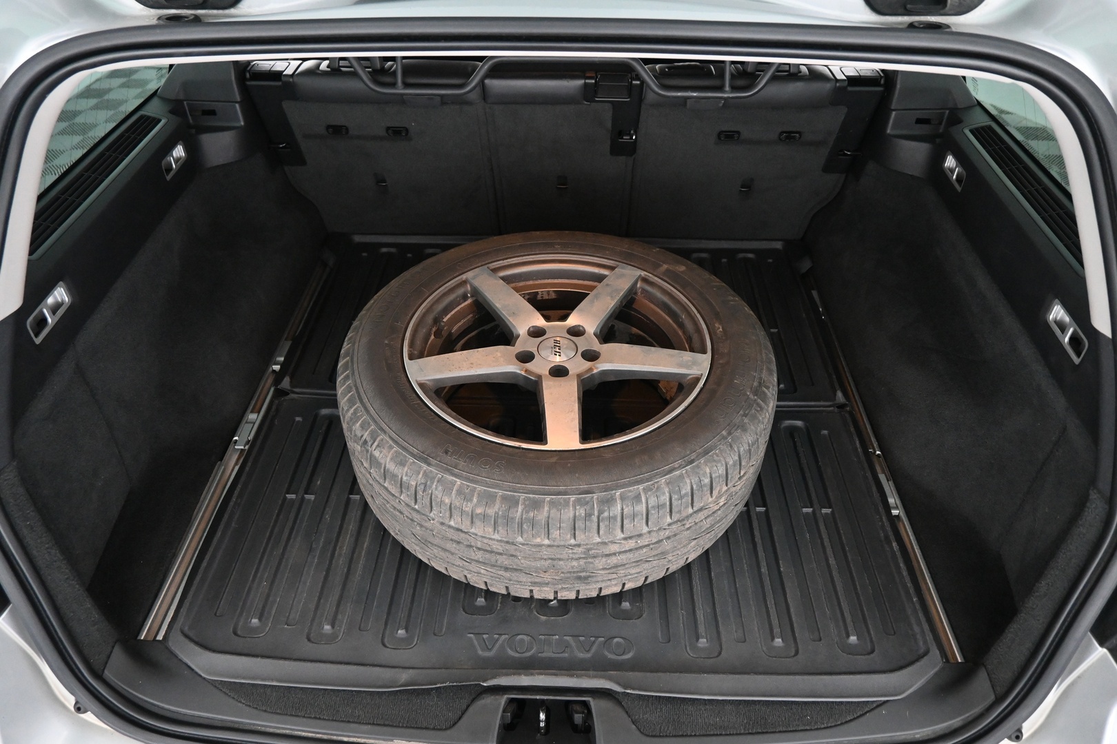 VOLVO V70 2013