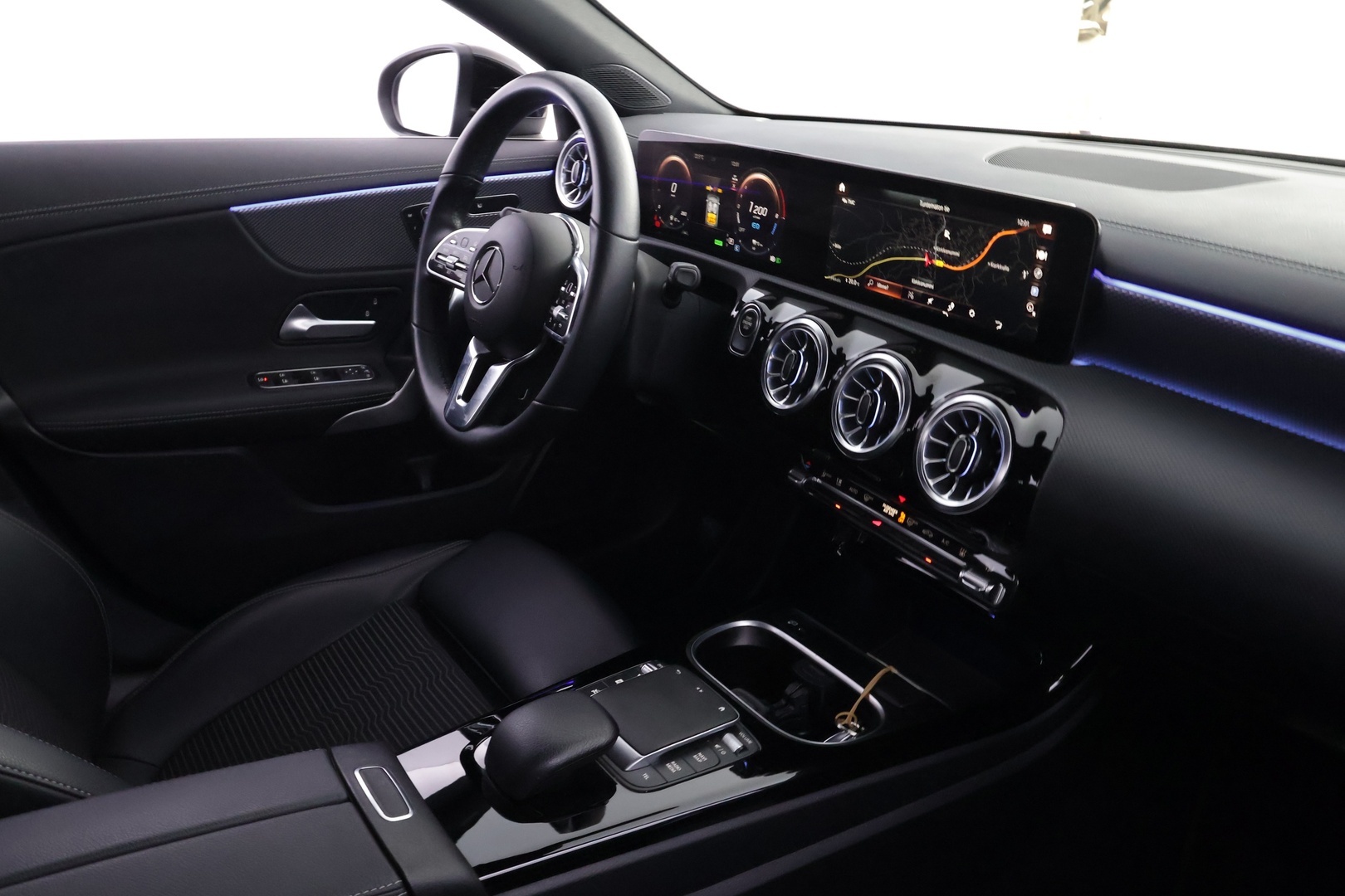 MERCEDES-BENZ CLA 2023