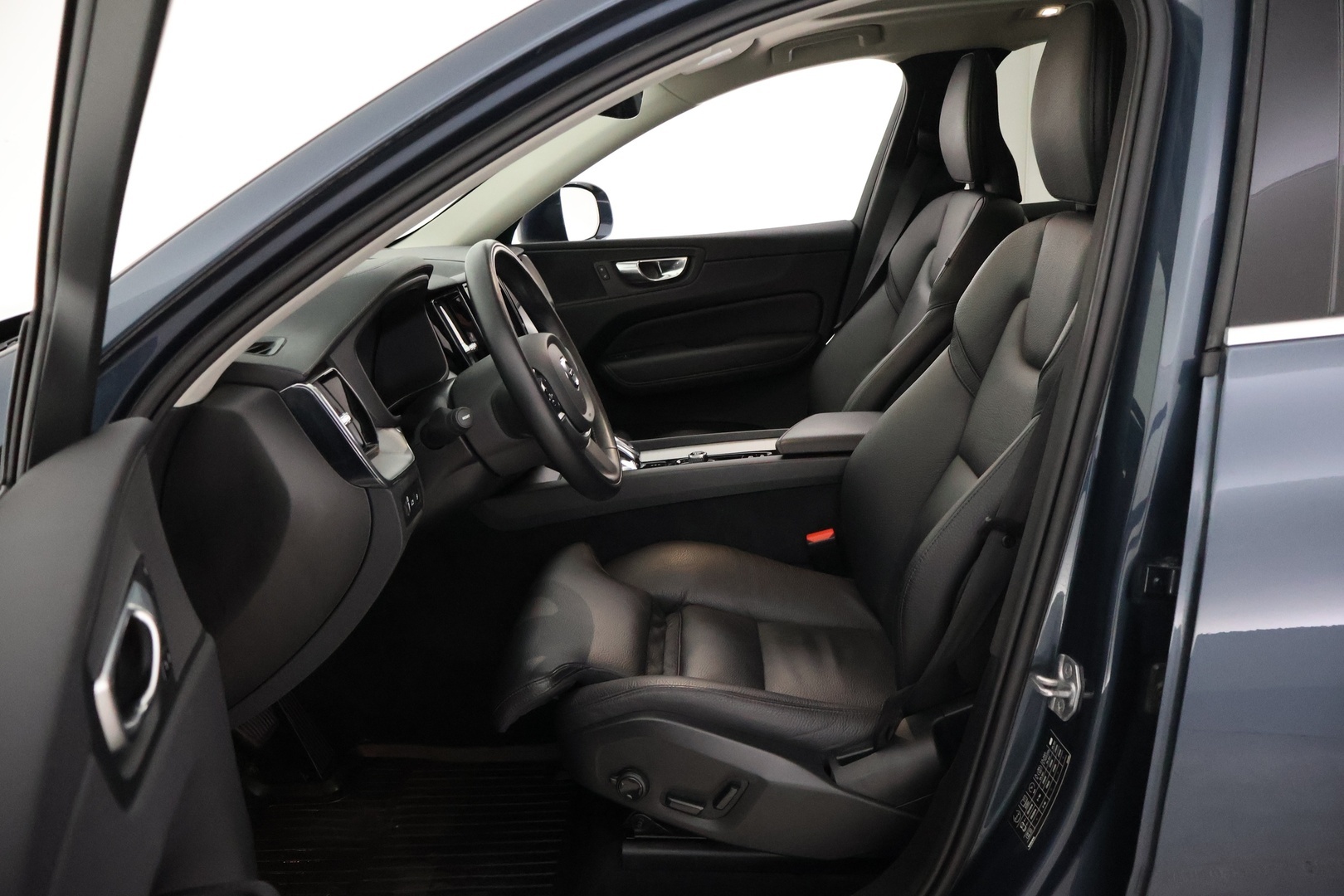 VOLVO XC60 2022