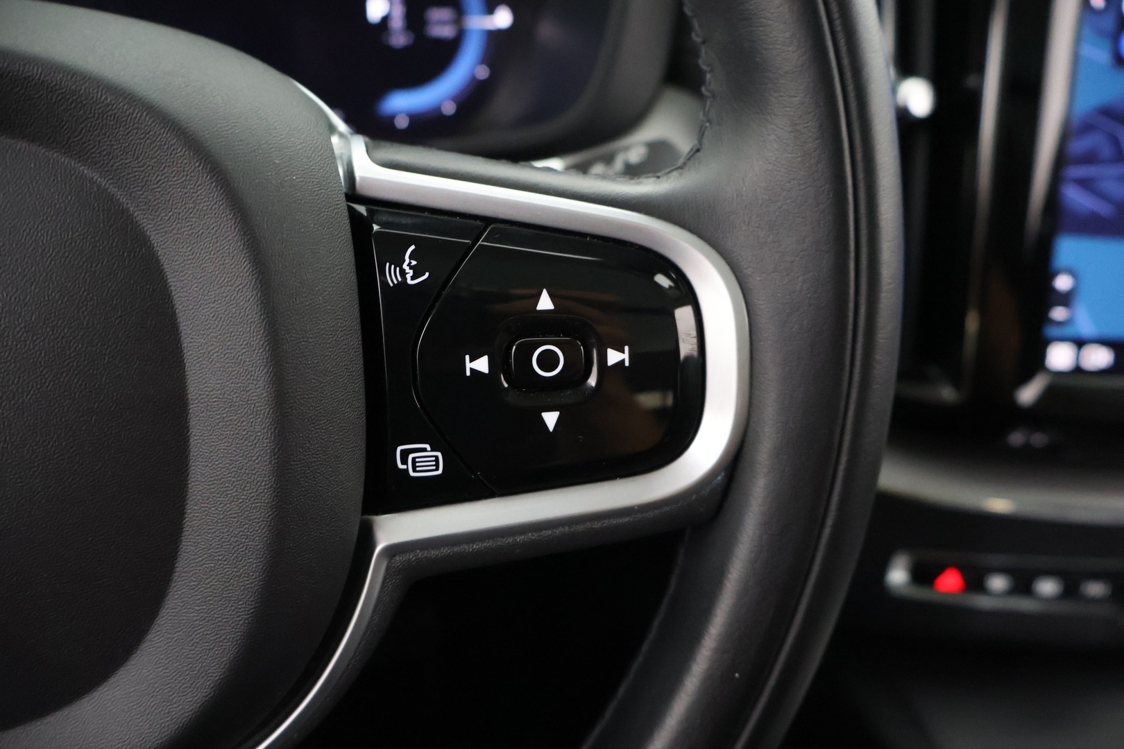 VOLVO XC60 2022