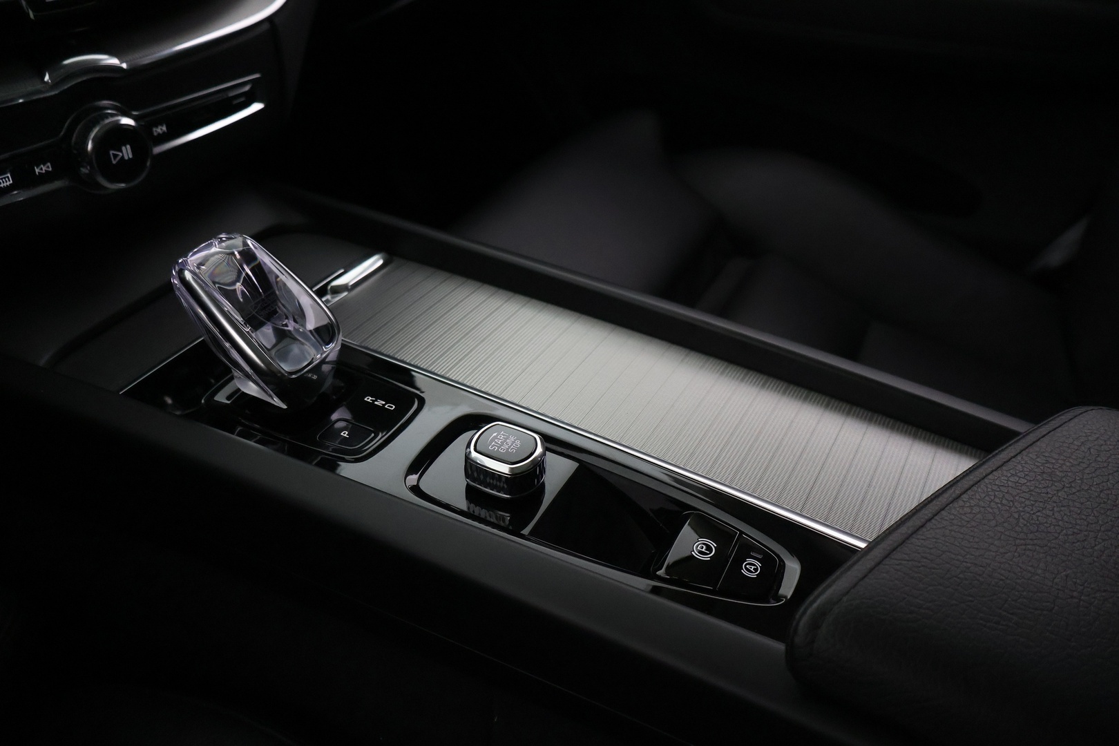 VOLVO XC60 2022