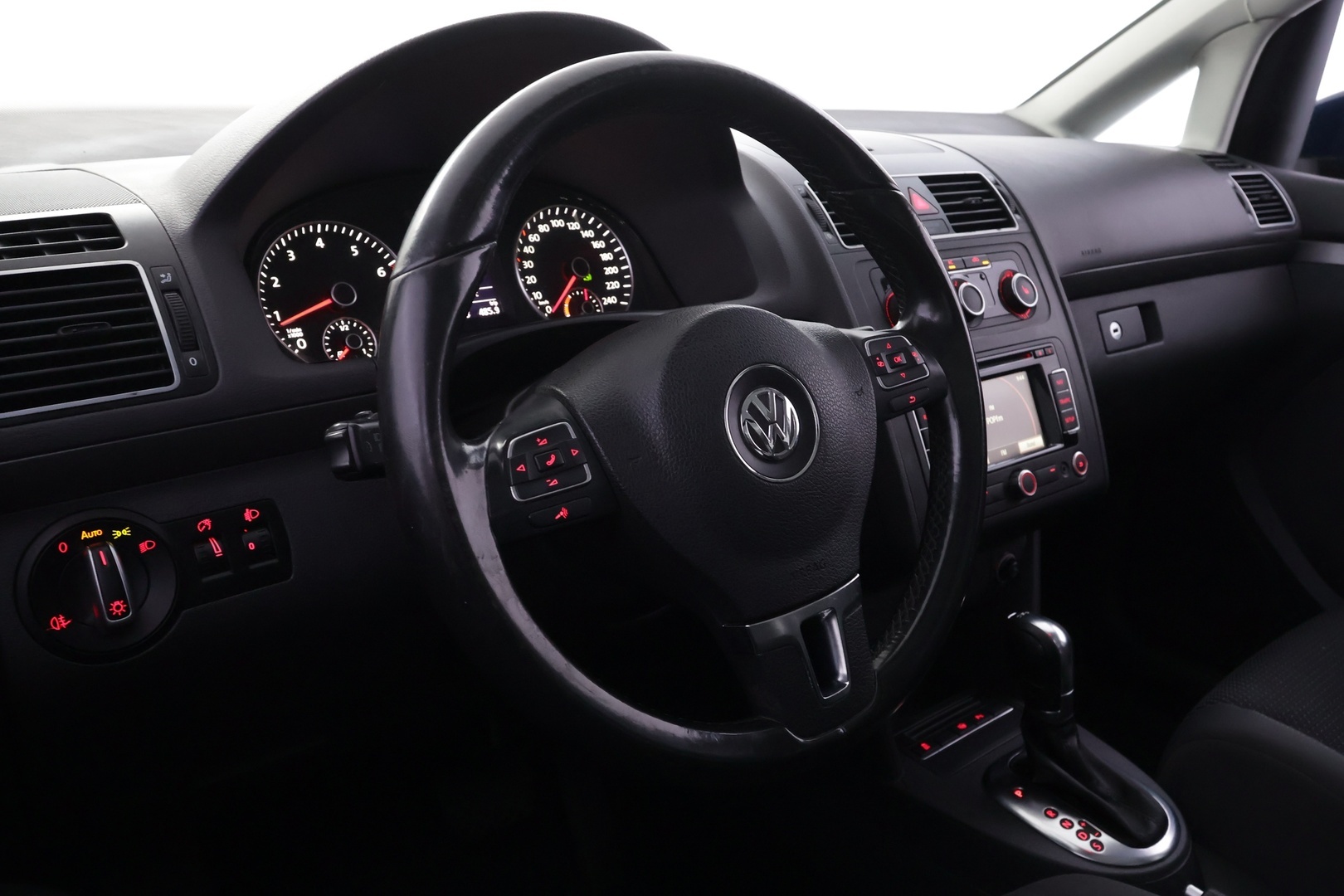 VOLKSWAGEN Touran 2012