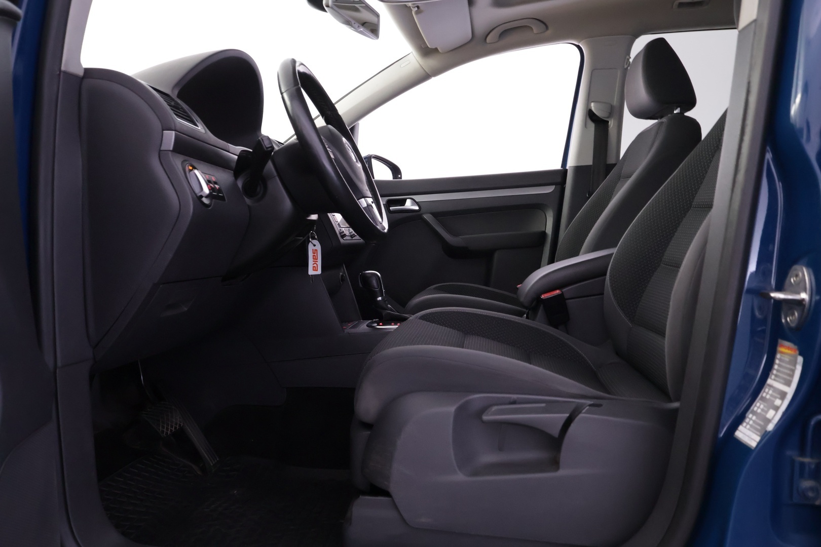 VOLKSWAGEN Touran 2012