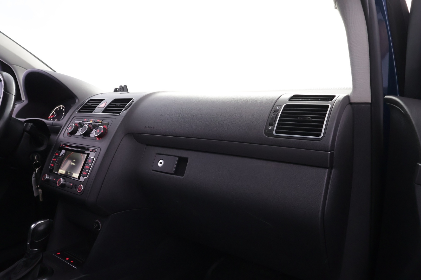 VOLKSWAGEN Touran 2012