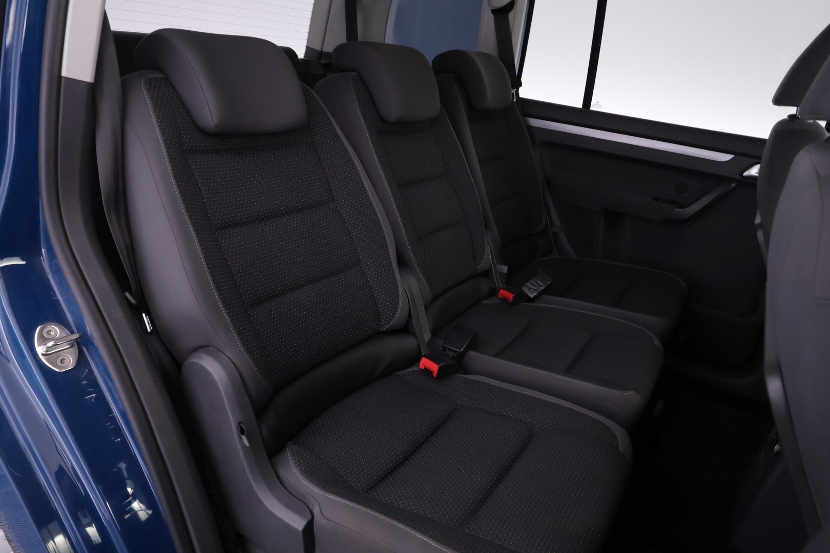 VOLKSWAGEN Touran 2012