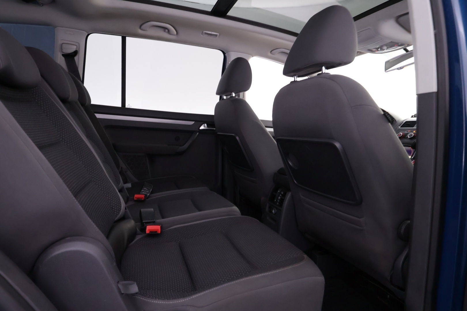 VOLKSWAGEN Touran 2012