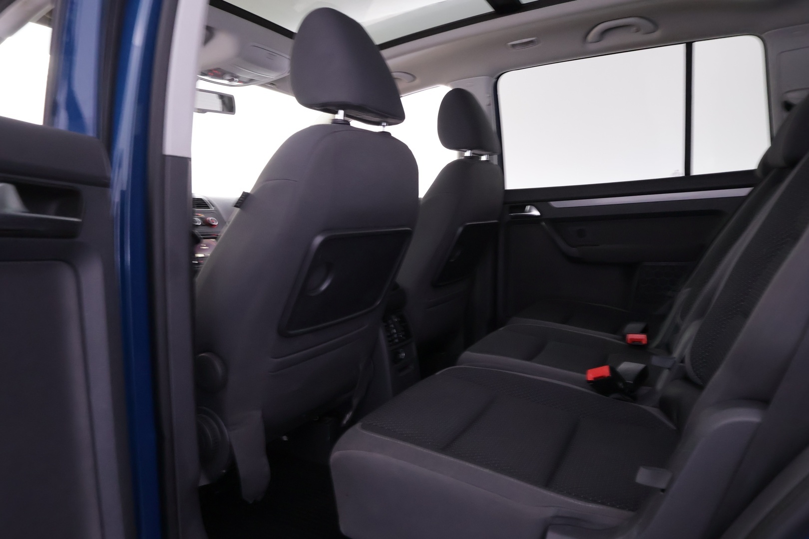 VOLKSWAGEN Touran 2012