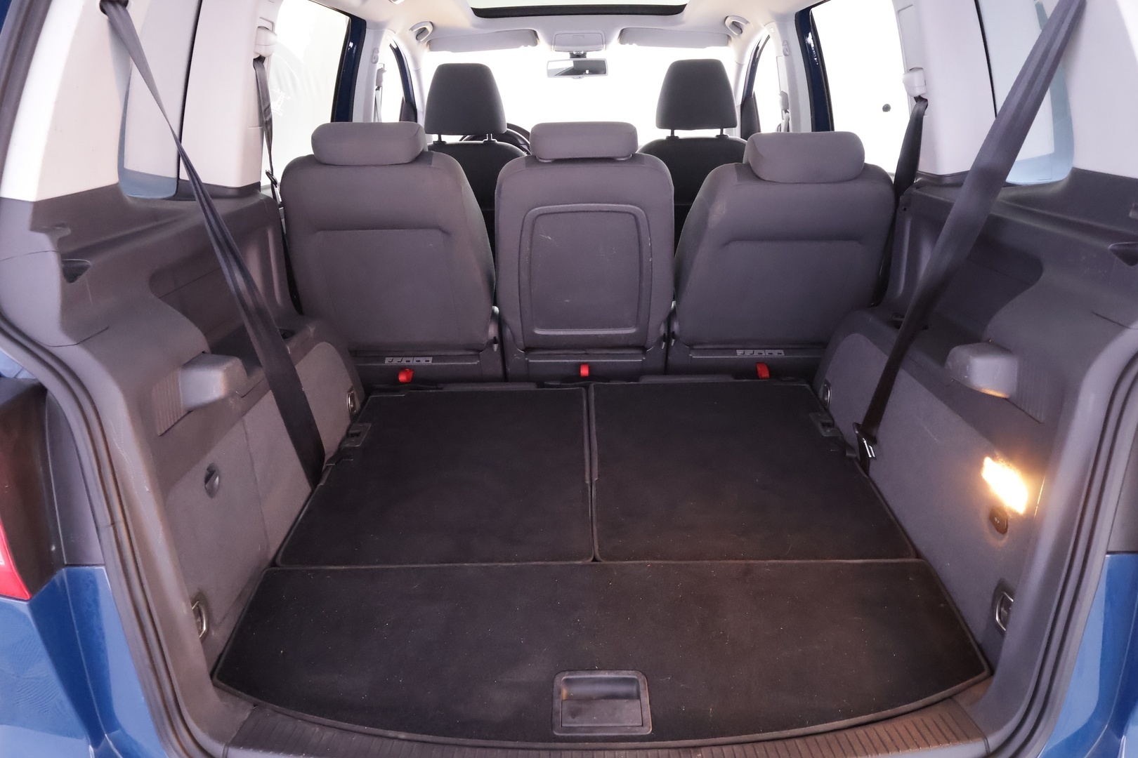 VOLKSWAGEN Touran 2012
