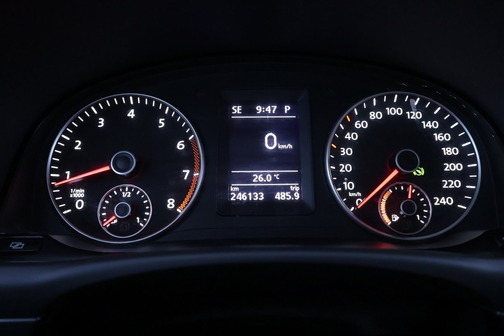 VOLKSWAGEN Touran 2012
