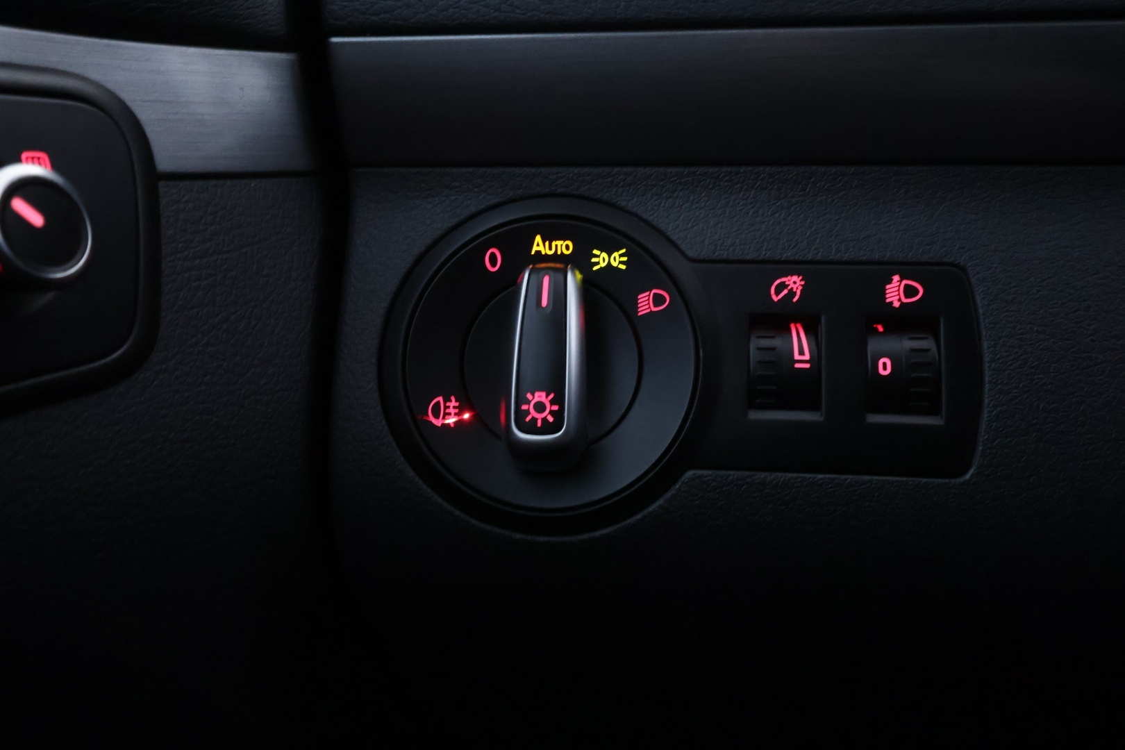 VOLKSWAGEN Touran 2012