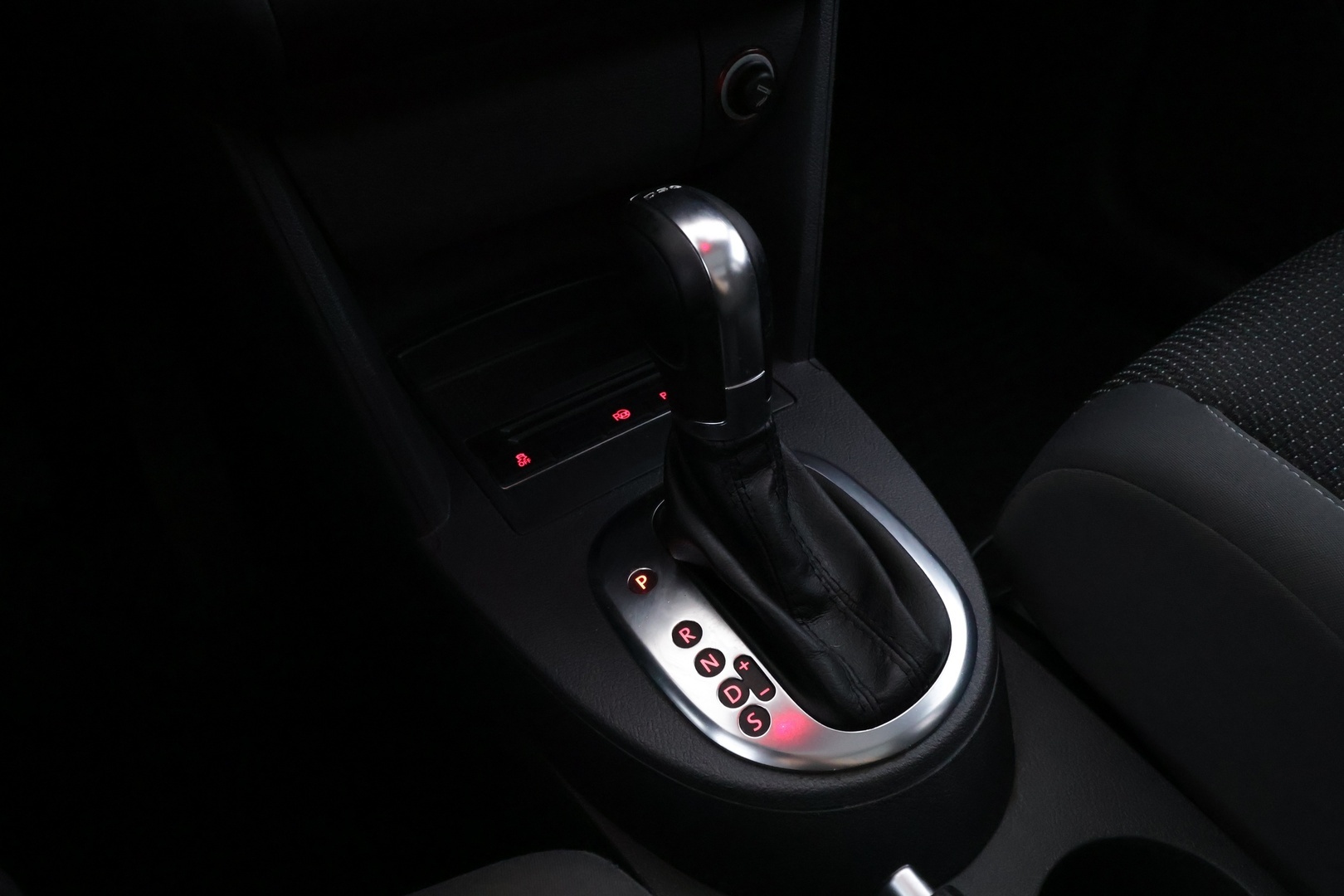 VOLKSWAGEN Touran 2012