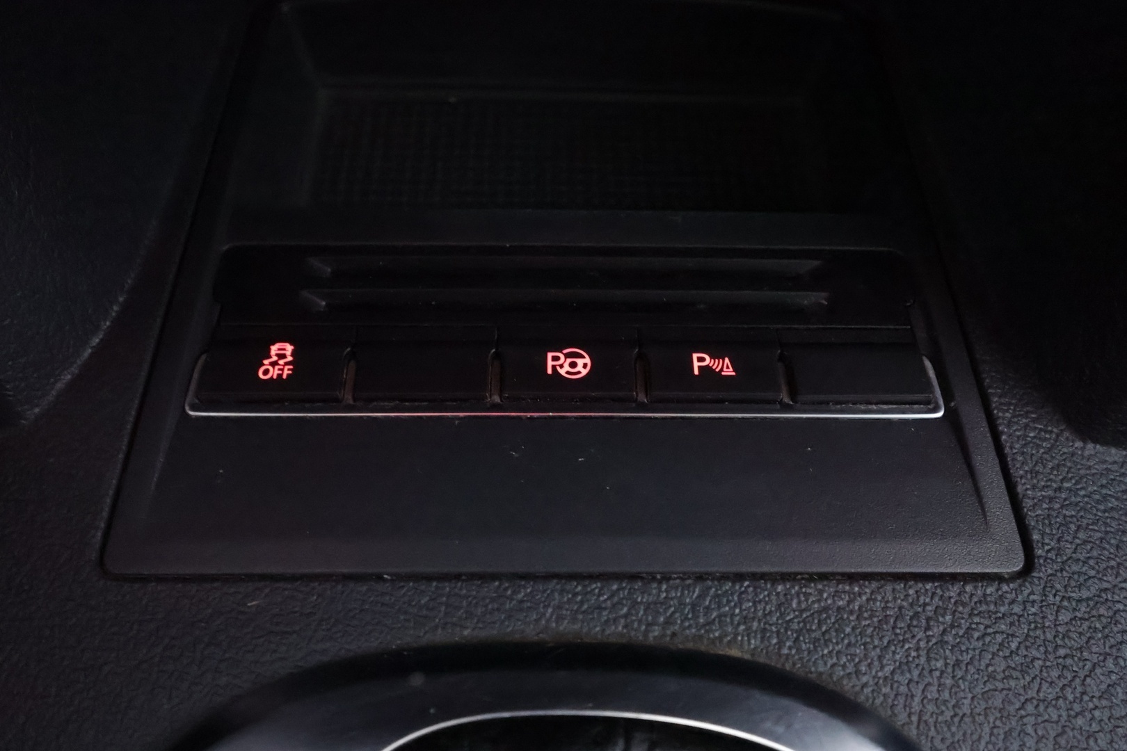 VOLKSWAGEN Touran 2012