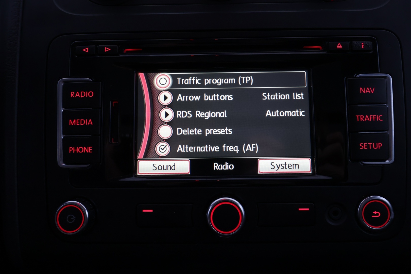 VOLKSWAGEN Touran 2012