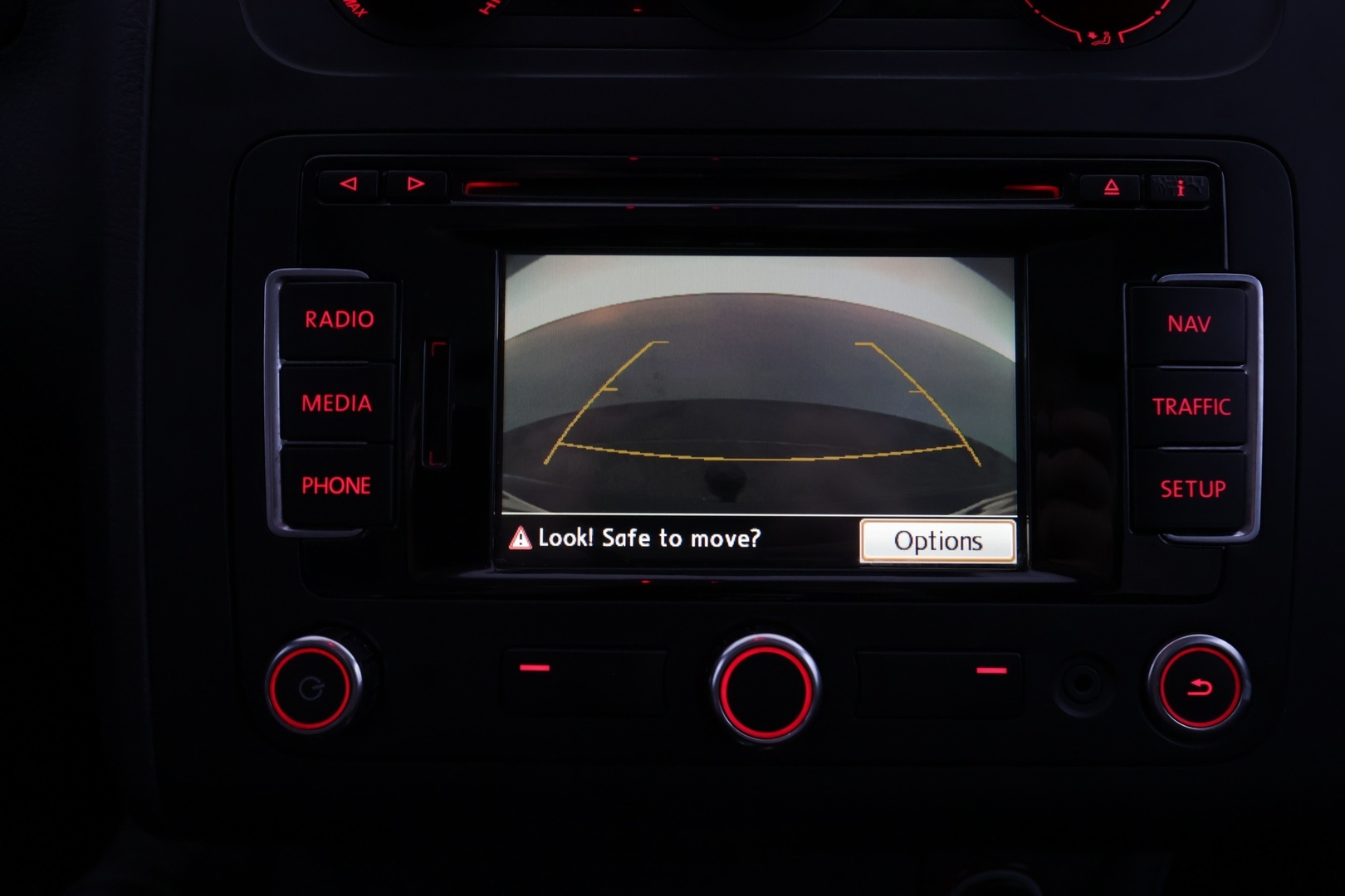 VOLKSWAGEN Touran 2012