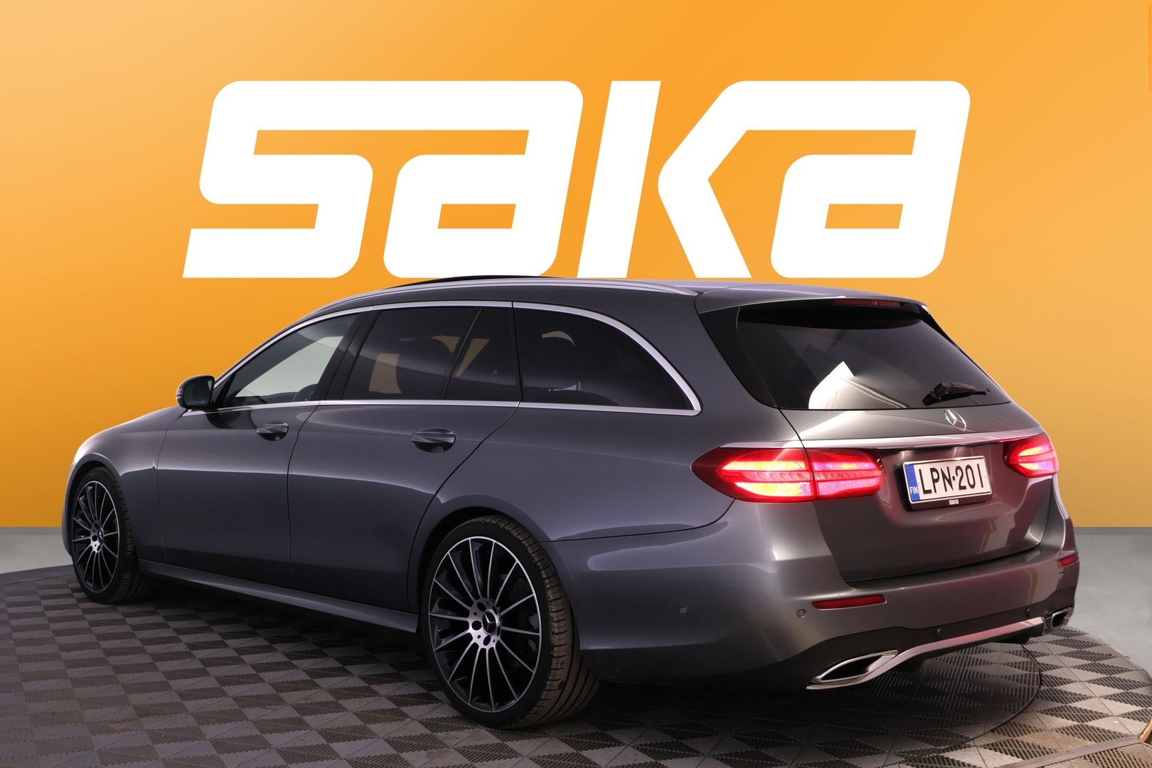 MERCEDES-BENZ E 2017