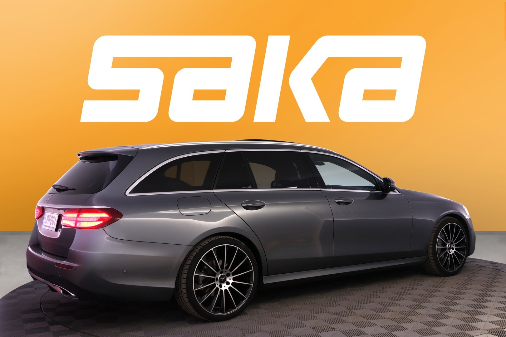 MERCEDES-BENZ E 2017