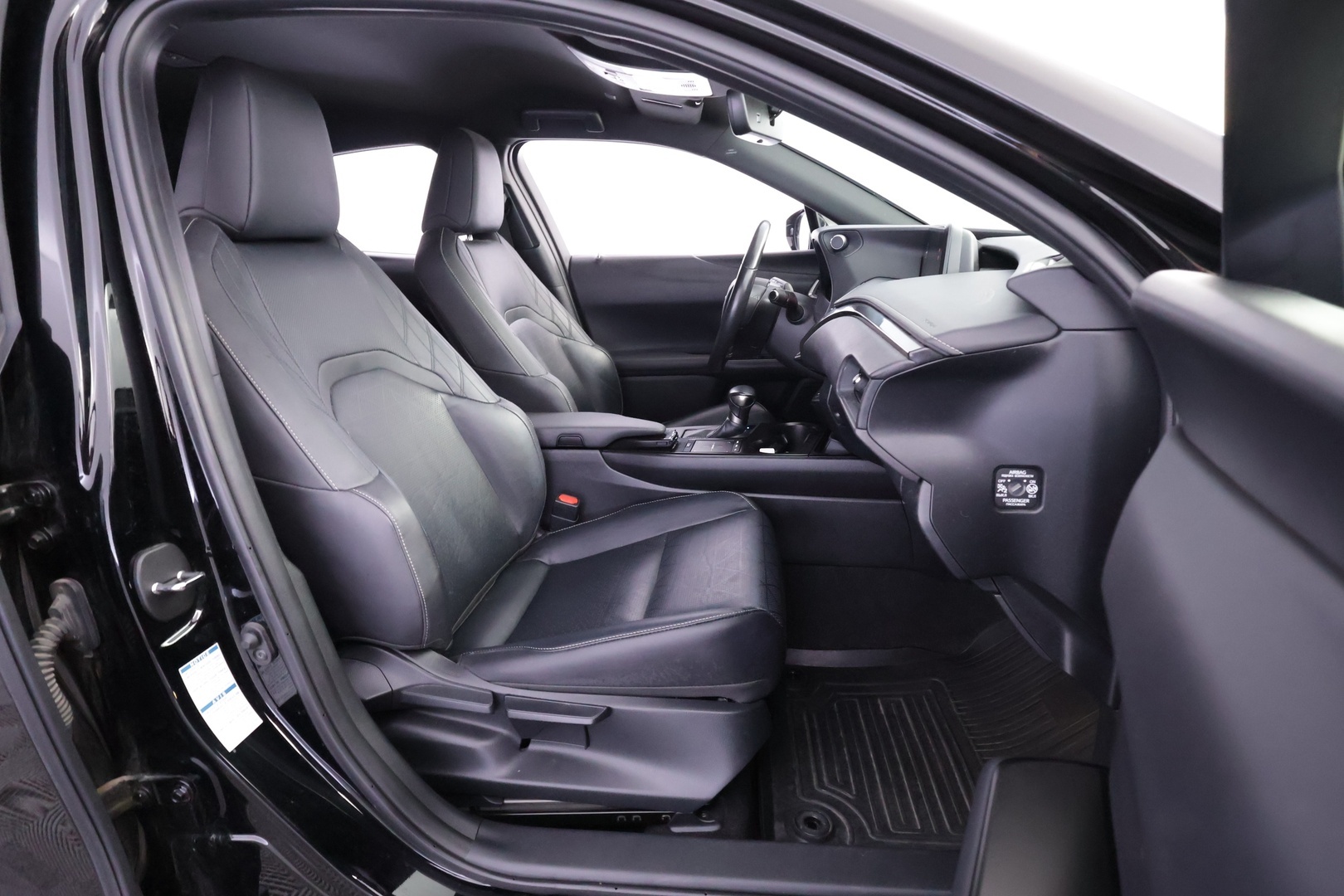 LEXUS UX 2020