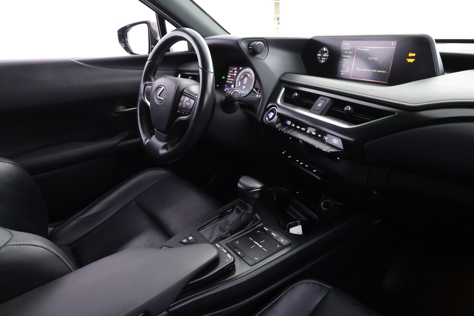 LEXUS UX 2020