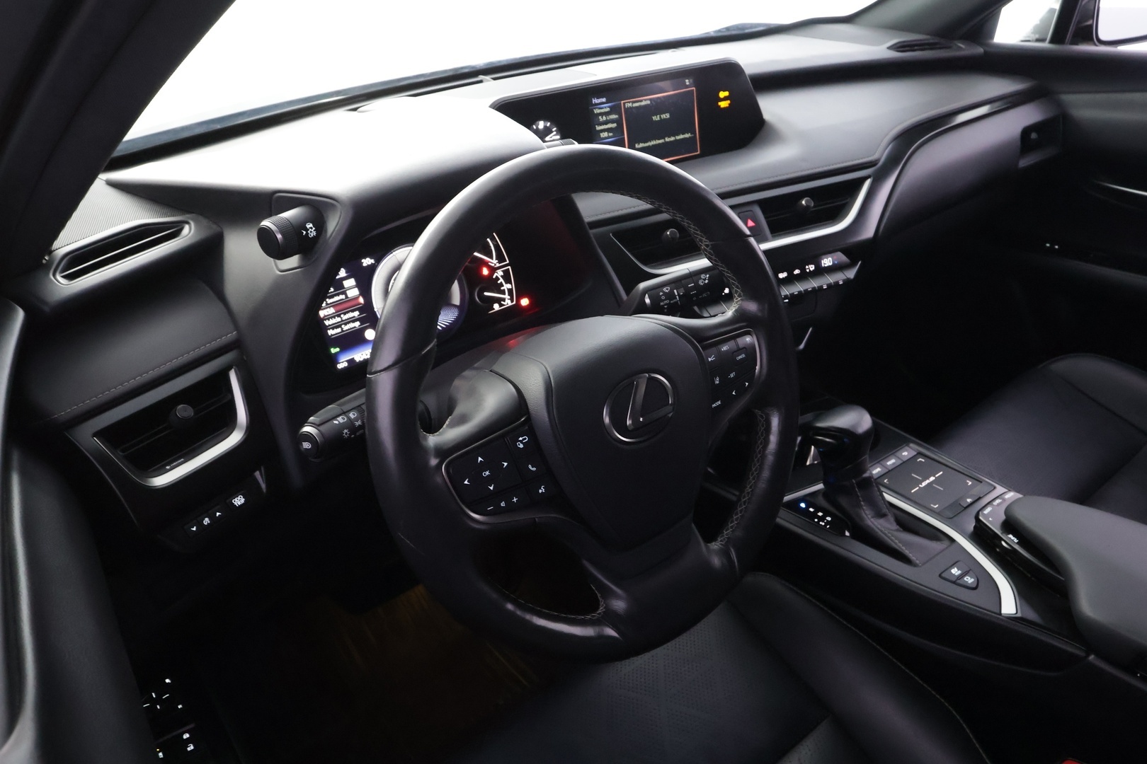 LEXUS UX 2020