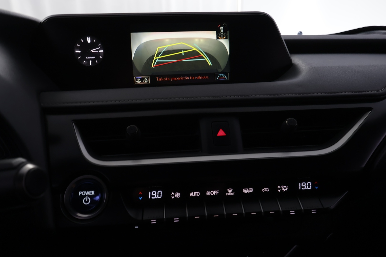 LEXUS UX 2020