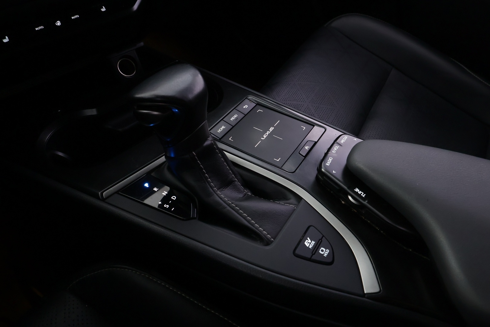 LEXUS UX 2020