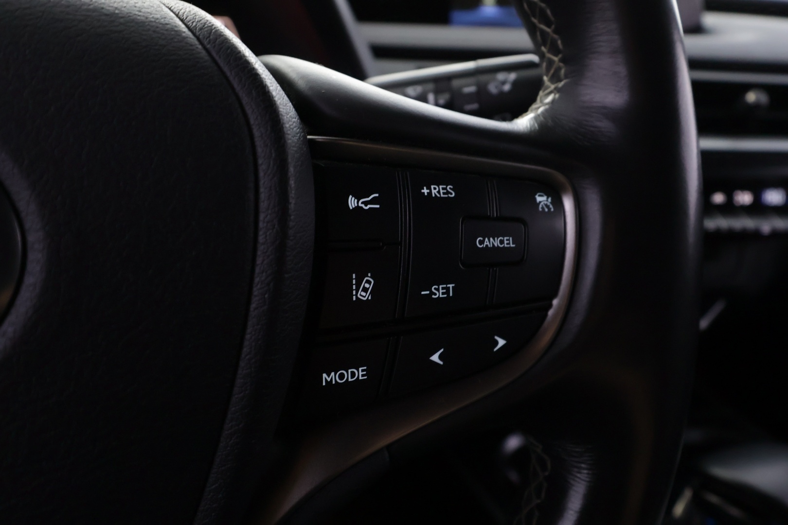 LEXUS UX 2020