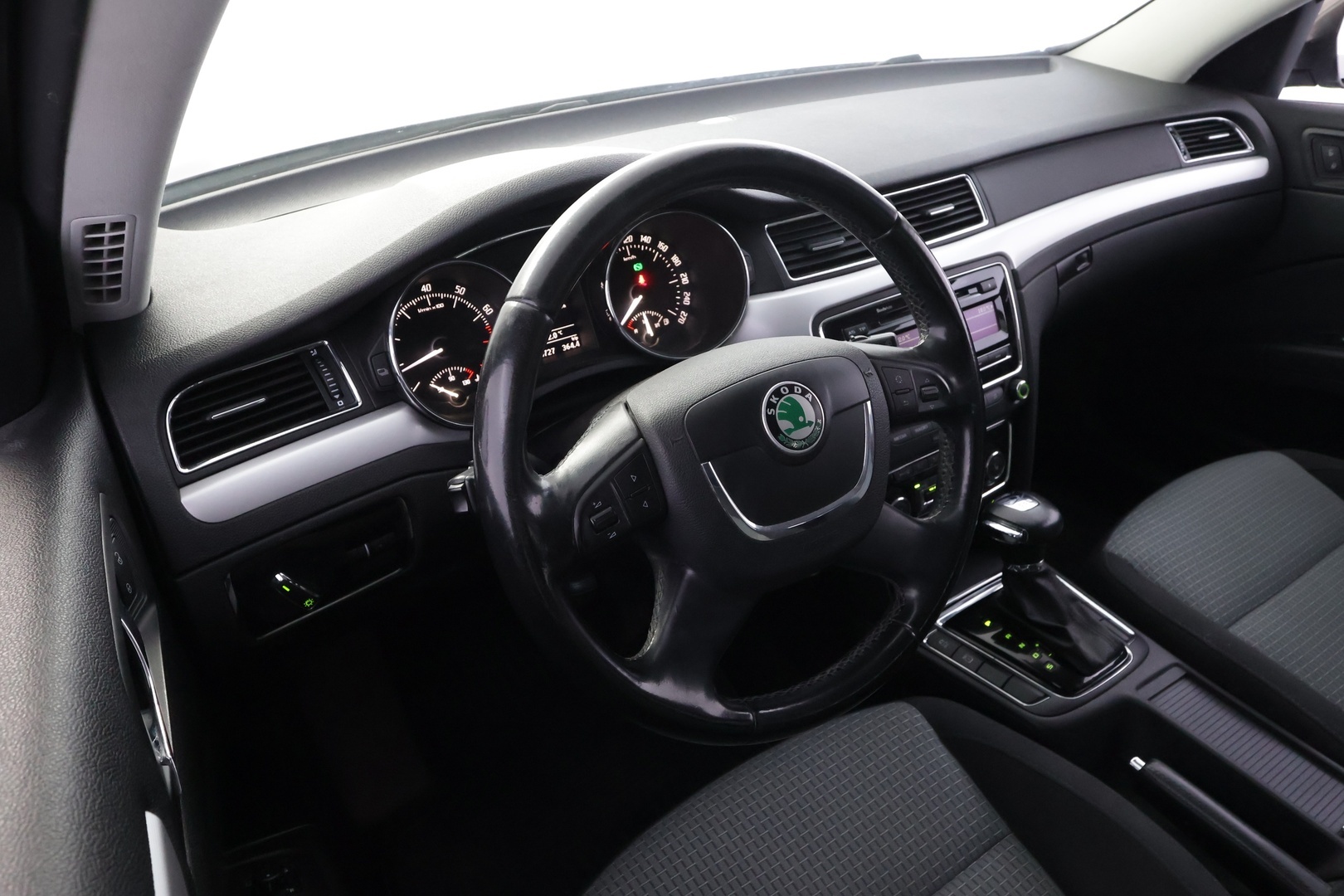 SKODA Superb 2010