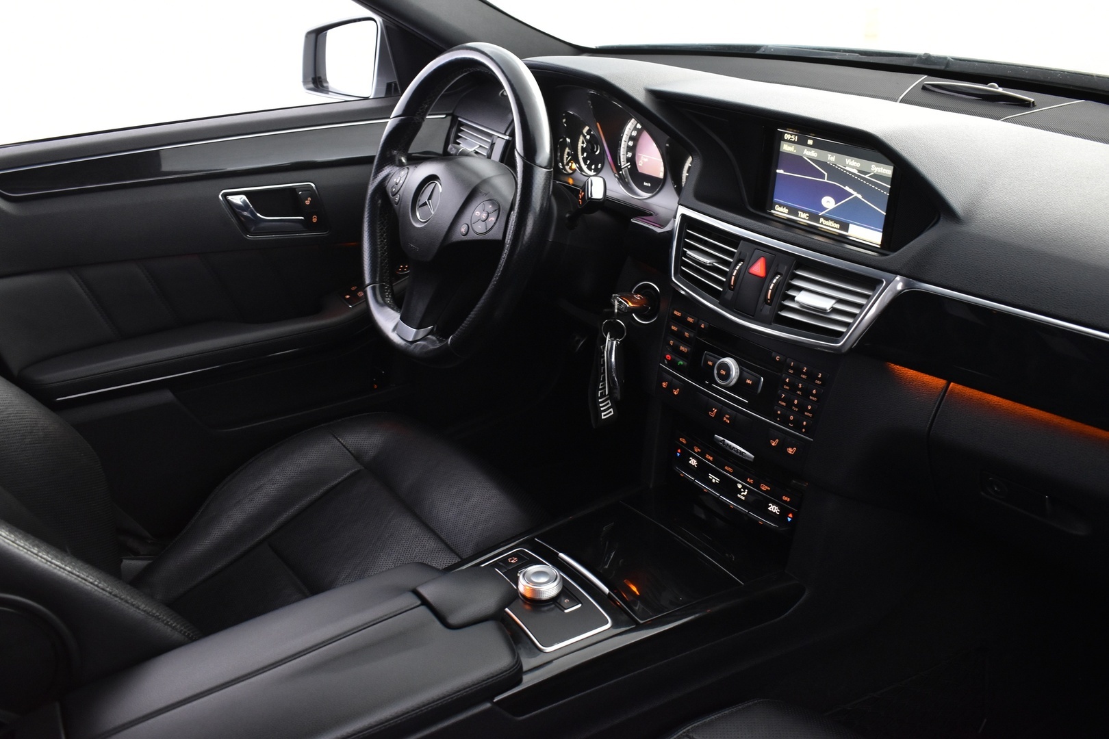 MERCEDES-BENZ E 2011