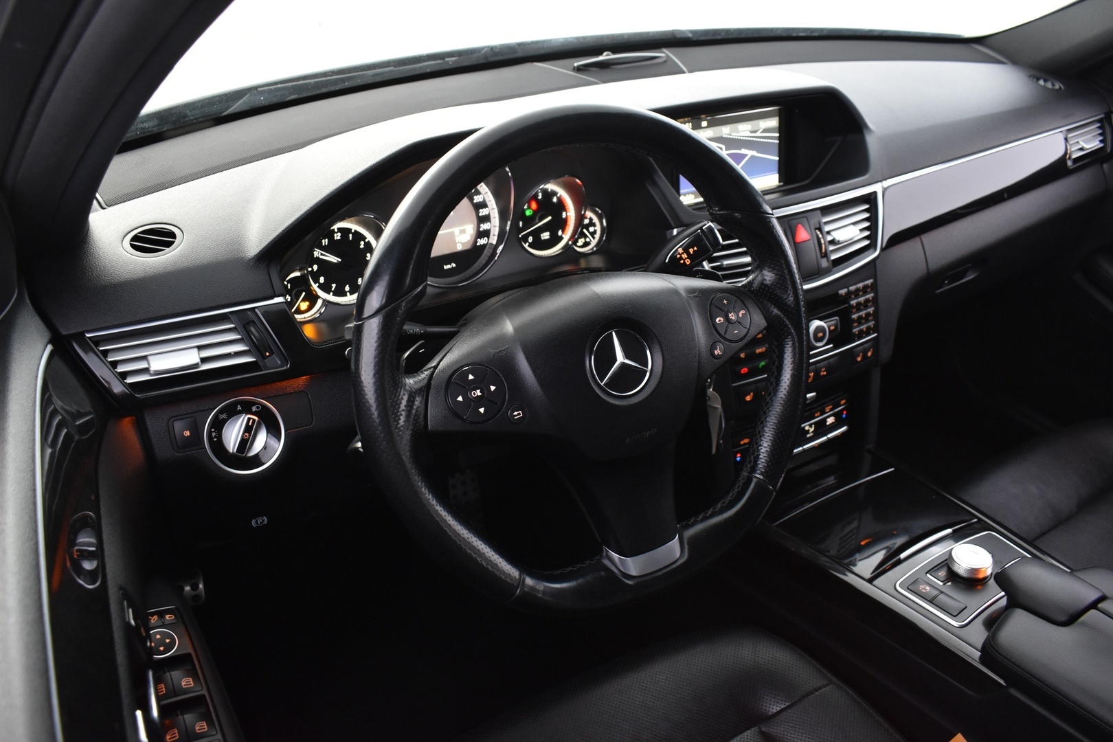 MERCEDES-BENZ E 2011