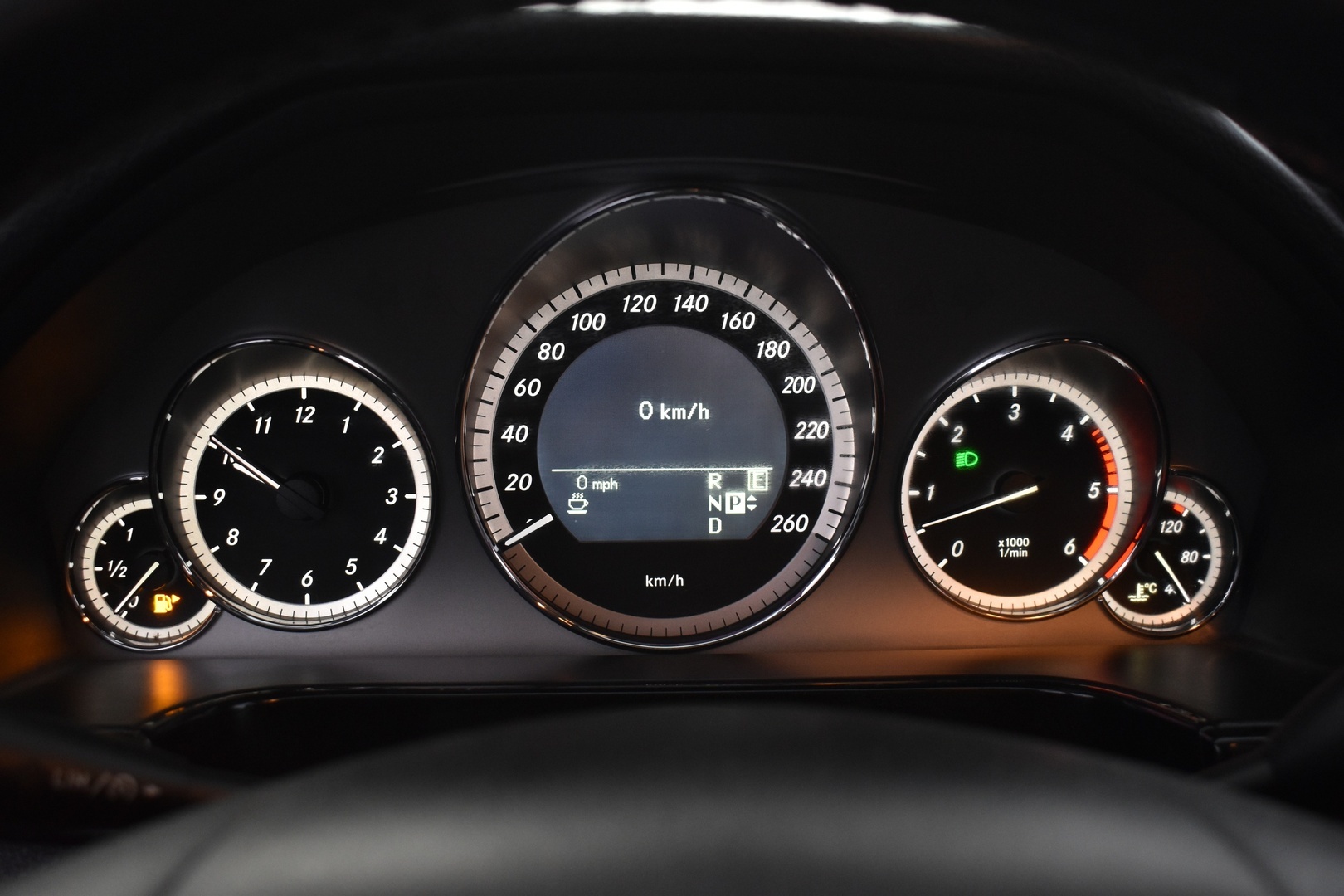 MERCEDES-BENZ E 2011