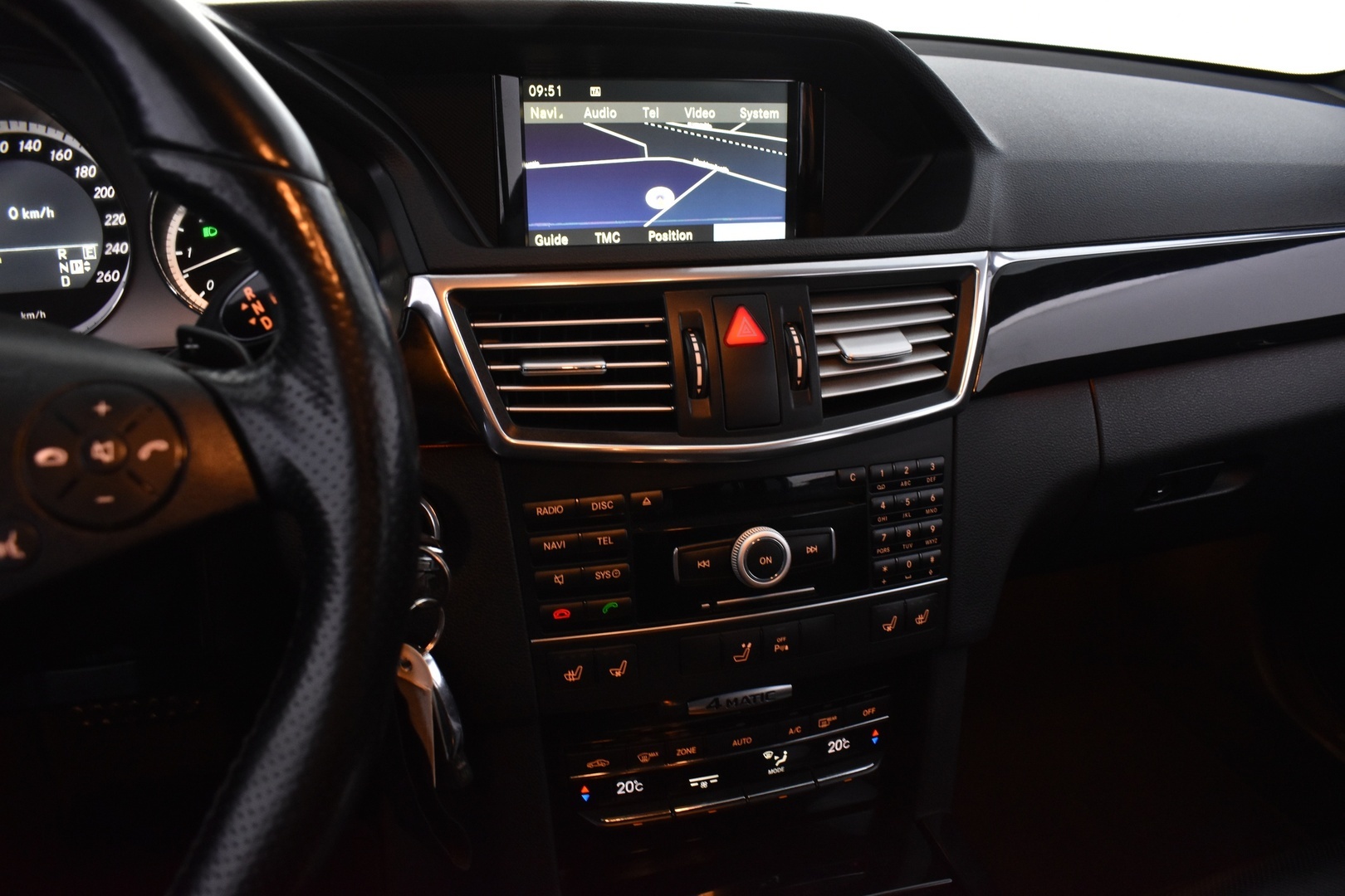 MERCEDES-BENZ E 2011